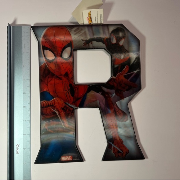 Marvel Spider-Man Wall Decor Letter R - Picture 2 of 4